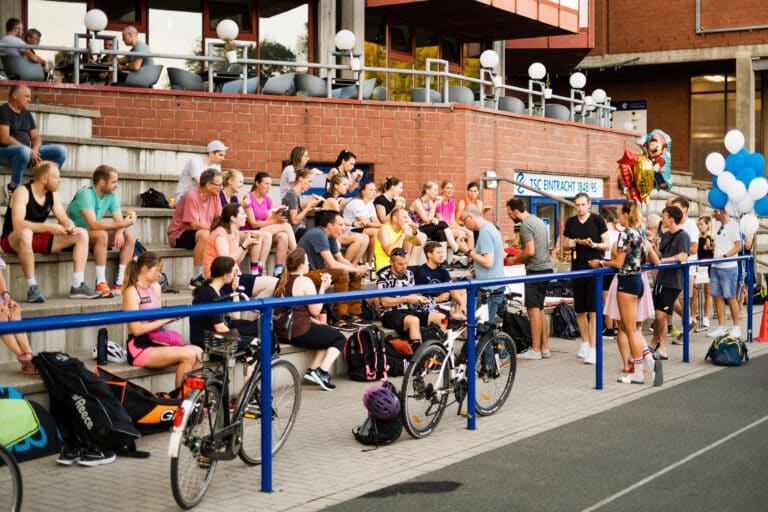 Zuschauer einer Veranstaltung für Läufer und Läuferinnen in Dortmund